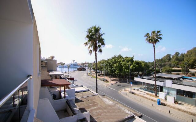 Phaedrus Living: Seaside Executive Flat Harbour 204