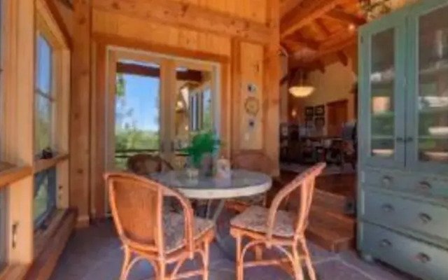 RedAwning Glacier Lodge