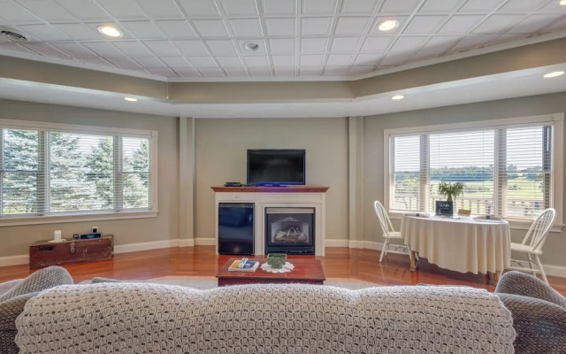 'holmes With a View' Studio: Millersburg Retreat!