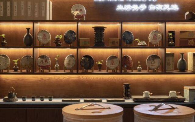 Qianna Hotel (Xi'an Bell Tower Huimin Street Subway Station)