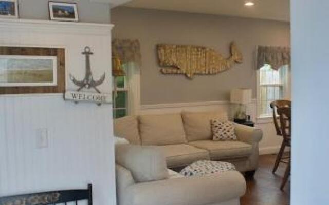 Allen Harbor Breeze Inn & Gardens