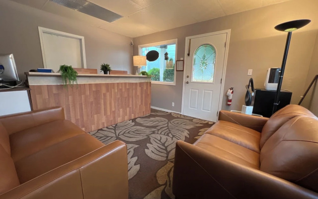 Monashee Motel