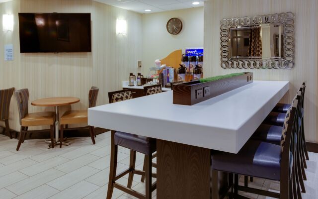 Holiday Inn Express Hotel and Suites Laurel by IHG