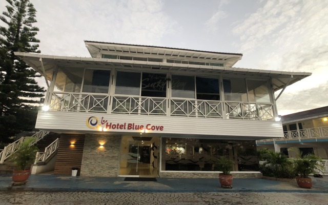 Hotel On Vacation Blue Cove