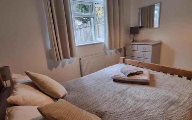Spacious one bedroom apartment with private garden