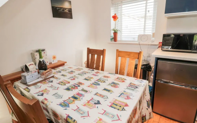 22 Longstone Park