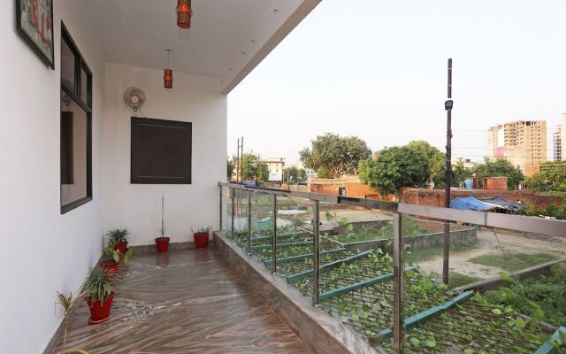 Hotel Taj Niwas by OYO Rooms