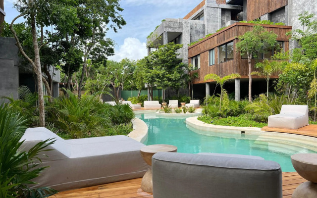 Lovely 2Bedroom apartment serviced + pool & garden