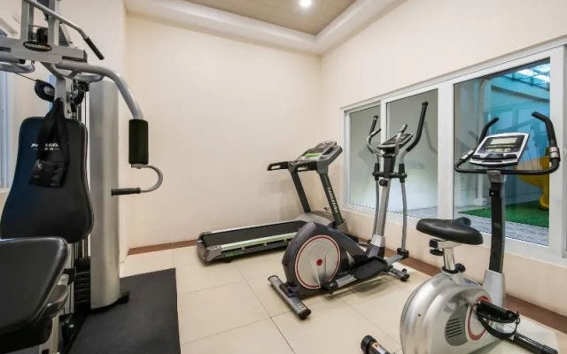 Oyo 207 Bay Area Suites Near Philippine General Hospital