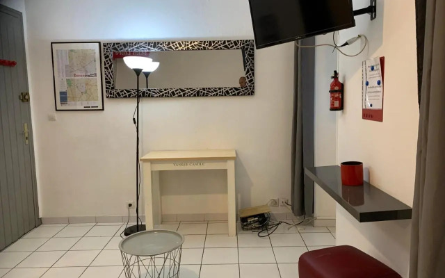 Studio Triangle Arêne Gare Maison Carrée Placette