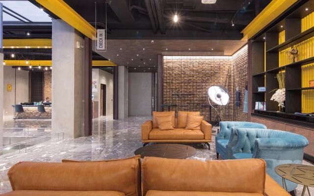 Oinn Hotel & Hostel Tainan