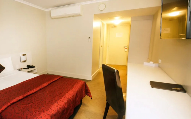 Isa Hotel