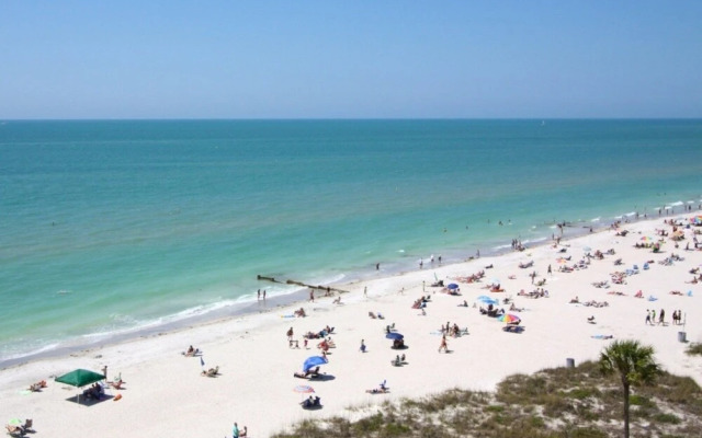 Sunset Stays by the Beach & Caddy's