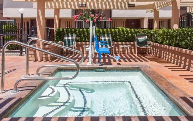 Ramada by Wyndham Fresno North