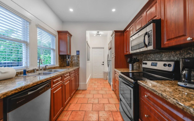 Amazing Bahamian Home At Design District