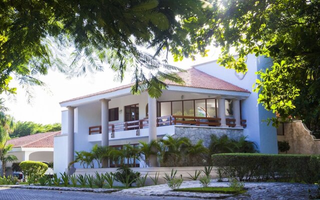 Casa Matuk a lot of Space to Enjoy at Playacar Community