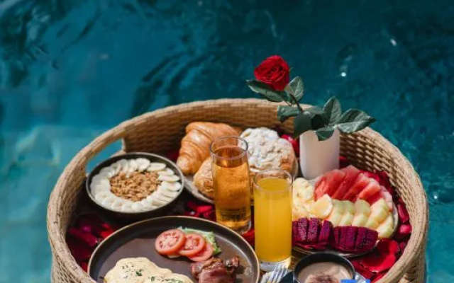 6 mins to La Brisa, Dream Stay Canggu No. 2 – Meal – Canggu