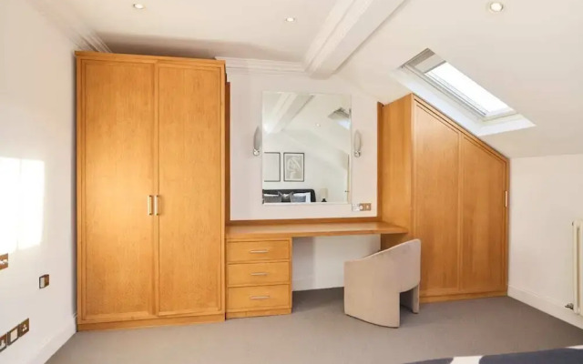 The Hampstead Getaway - Charming 5bdr Home With Conservatory