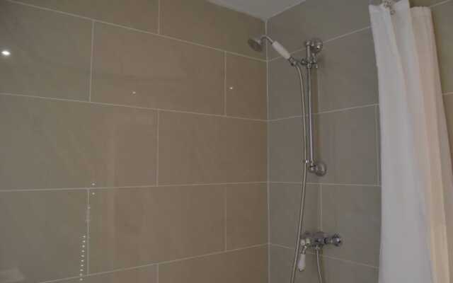 3 Bedroom Bayswater Flat