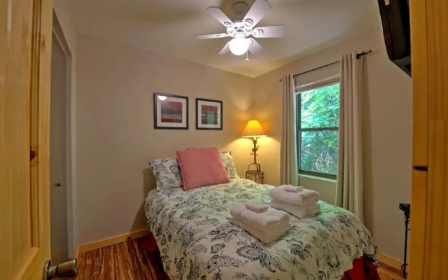 Black Bear Cabin - 2 Br Cabin