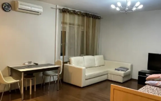 Апартаменты на проспекте Октября 128/3