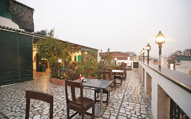 Vivek Hotel