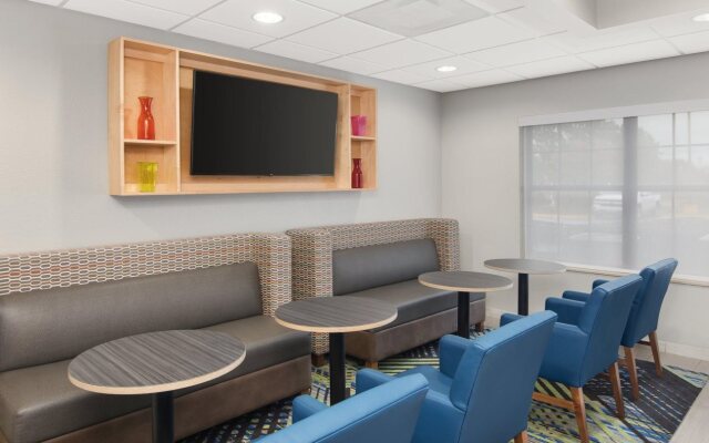 Holiday Inn Express & Suites Byron by IHG