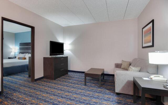 Holiday Inn Express And Suites I 95 Capitol Beltway