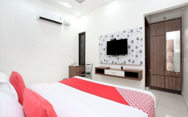 OYO 14790 Hotel Destiny Inn