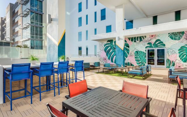 SERENA Hotel Aventura Miami, Tapestry Collection by Hilton