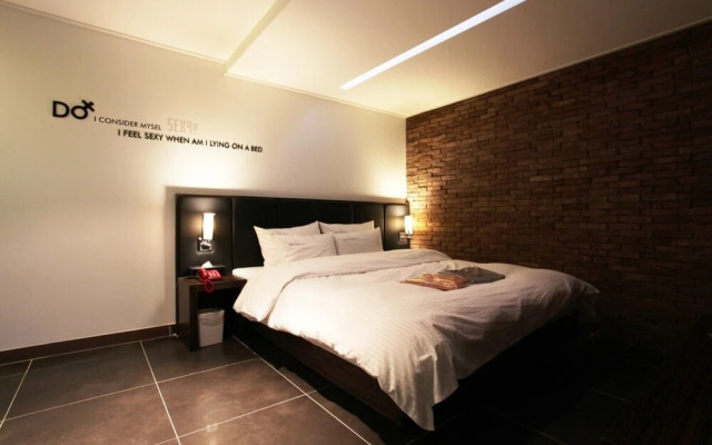 IMT 1 Hotel Wolgot