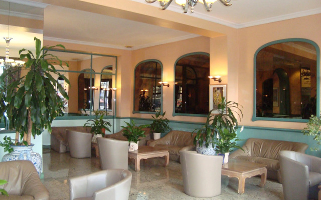 Hotel Le Dome