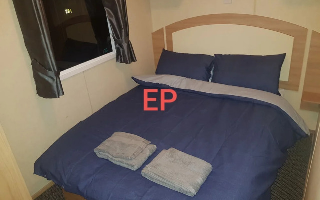 Lovely 3-bed Caravan in Towyn