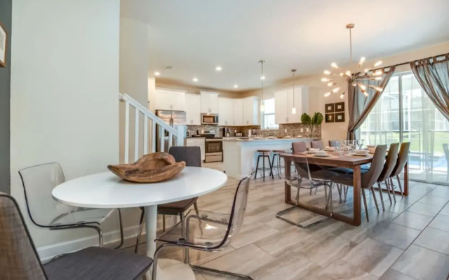 6 Bedroom 5 Bathroom Vacation Home