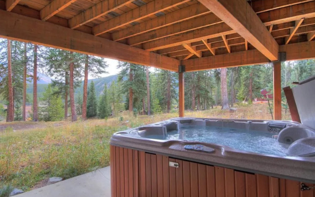 Black Bear 5 Br Home by RedAwning