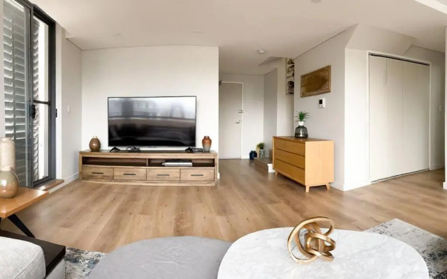 Crows Nest - Executive Penthouse - 3 Bedroom- 5km to City