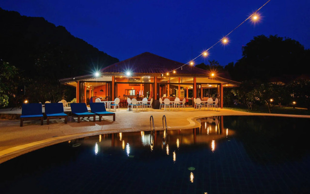 Sunset Beach Club Hotel & Spa