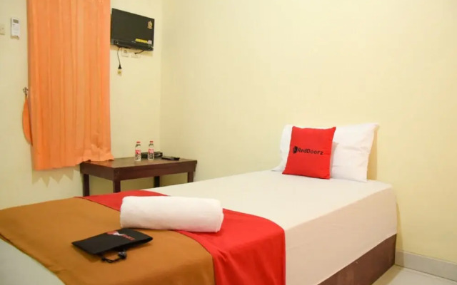 RedDoorz Syariah @ Jakal Atas