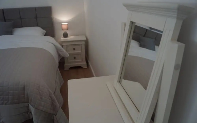 Vale of Belvoir Idilic Country Village Retreat