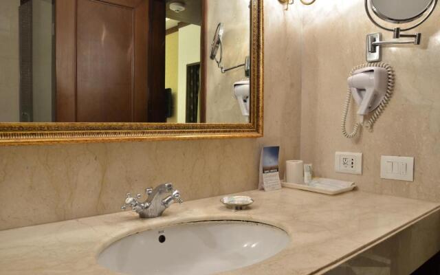 Country Inn & Suites by Radisson, Delhi Satbari
