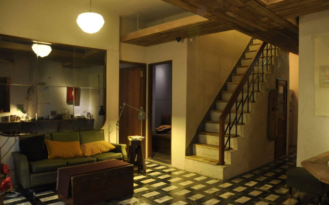 Solo Singer Hotel