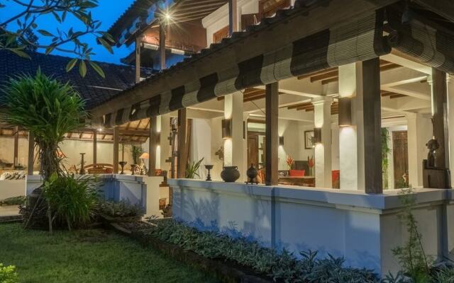 Colonial White House - Seminyak