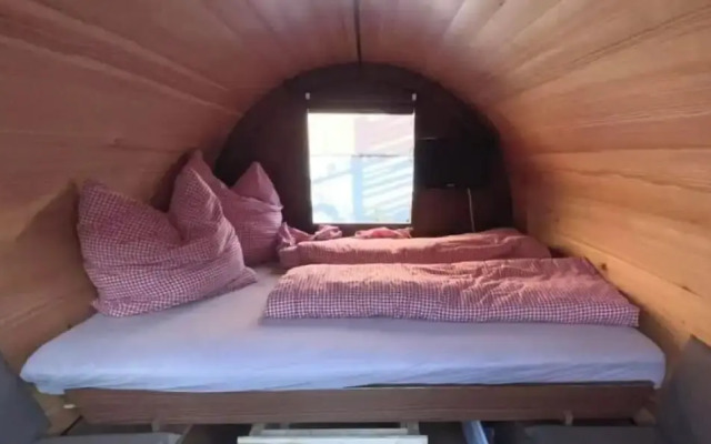 Schlafen im Weinfass