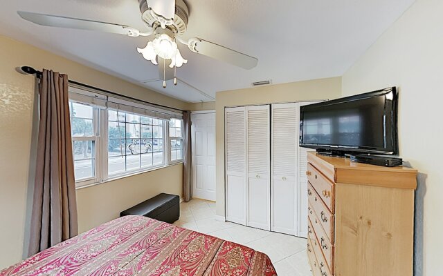 New Listing! All-suite - Steps To Beach 2 Bedroom Apts