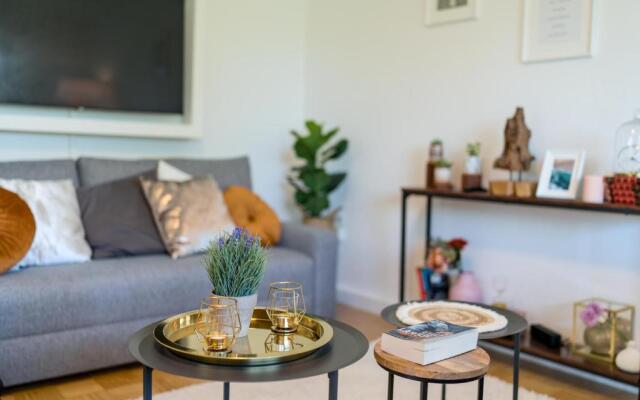 2OG Mitte Wunderschöne 68m² große 2-Zimmer City Wohnung nähe Salzburg