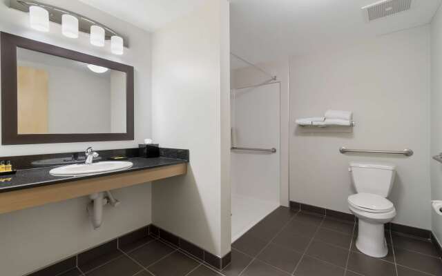 Best Western Plus Airport Inn & Suites