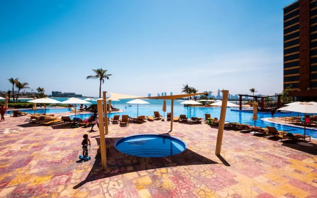 Palm Jumeirah Luxury w Private Beach Atlantis View