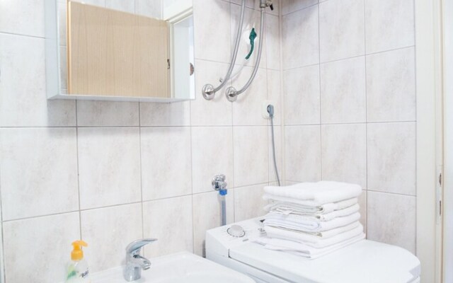 House next to the river Miro