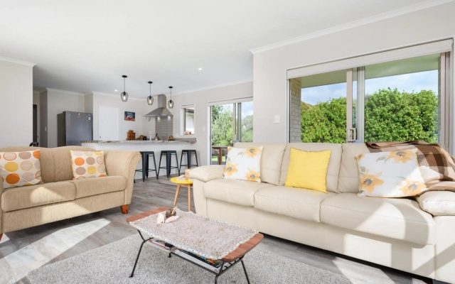 Modern Beach Break - Waihi Beach Holiday Home