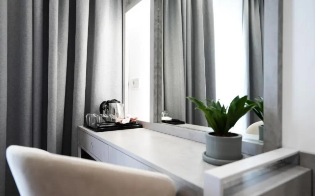 Naos Luxury Hotel